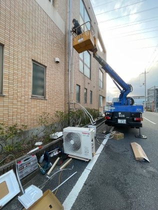高所作業車による電気工事